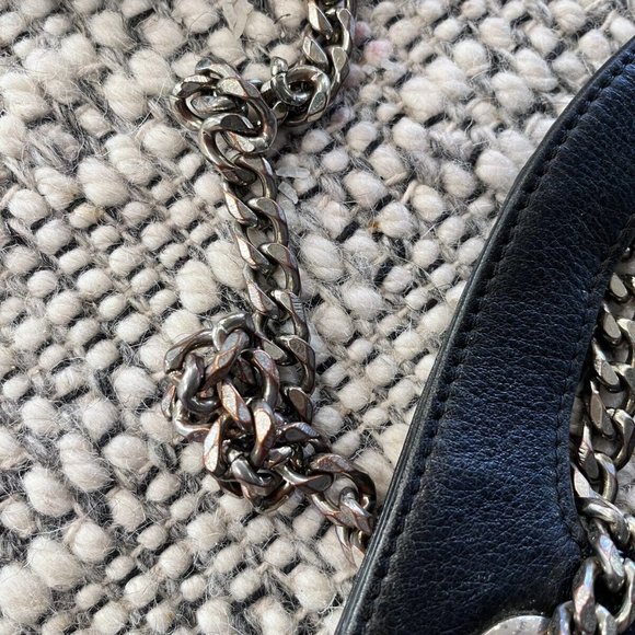 Guess Lux Chain Purse - Picture 7 of 7